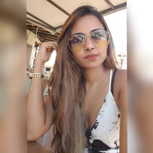 Meet your Posher, Lorraine